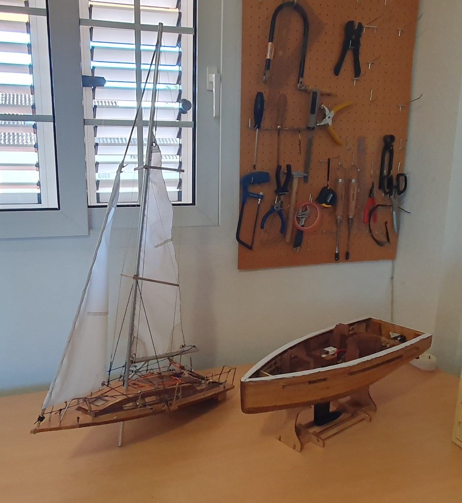 Re: Velero moderno 9m, escala 1/15 de newmodelships
