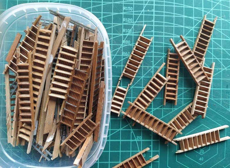 Escaleras. Las he hecho de dos metodos. Con la CNC y la sierra de disco