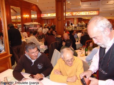 La mesa de la representacion extranjera<br />Edouard Noell (Francia, aunque afincado en España) <br />Carlos Mariano (Portugal)<br />Al reperesentante belga (capt. Haddock no le dejaron bajar del barco)