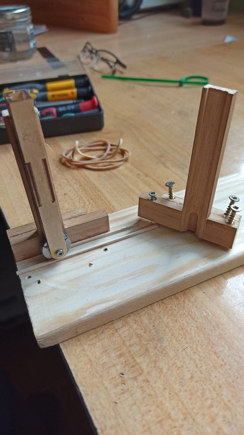 Soporte para Micro Ribeteador de Artesania Latina