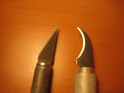la cuchilla de la dcha corta de maravilla es ideal para las troneras la de la izda. es para rematar los bordes rectos