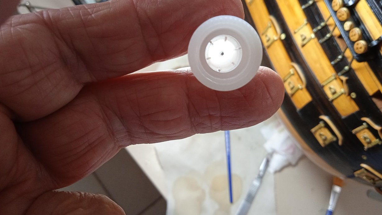 Cianocrilato con un tapón muy practico