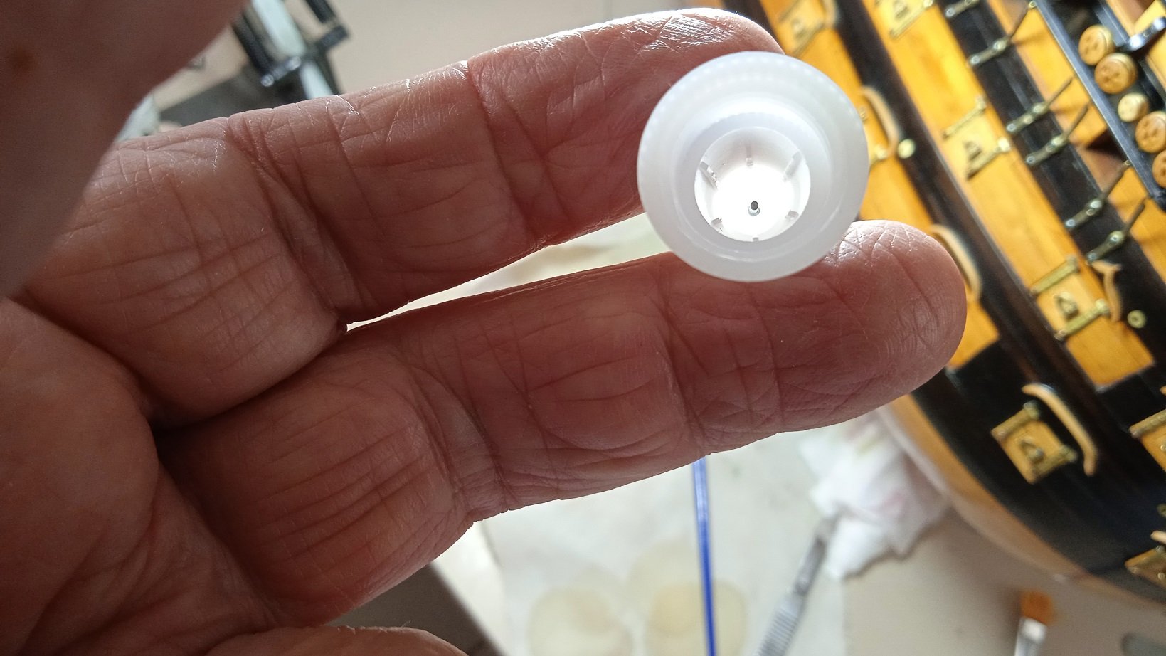 Cianocrilato con un tapón muy practico