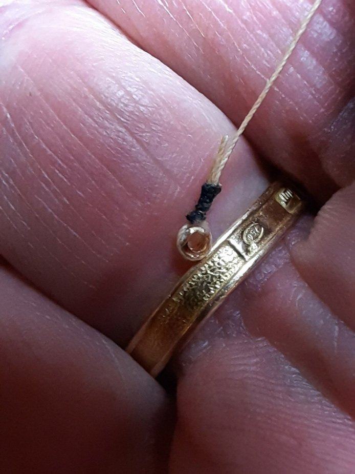 GUARDACABO DE 2 MM Y 1,5 MM DE INTERIOR, DE ORO.