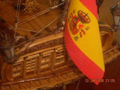 la bandera de españa con su escudo imperial