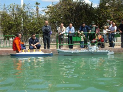 Aqui veis los dos flotando, y a mi junto a Eduardo en el &amp;quot;muelle&amp;quot;. F.J., haciendo de reportero grafico.