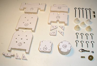 Las piezas recortadas junto al resto de los componentes.