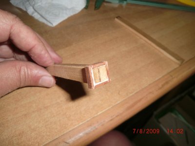 Foto 1544.- “comprobador” de las medidas de los huecos de las troneras y del buen encaje del marco.