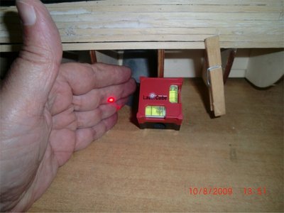 se llama Laser Cube y mide 4x4x4 cm solamente.