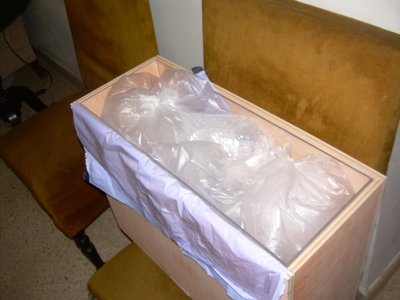 colocación delicada de las bolsas de aire a fin de proteger el modelo. Una vez tapado no se mueve nada en su interior.