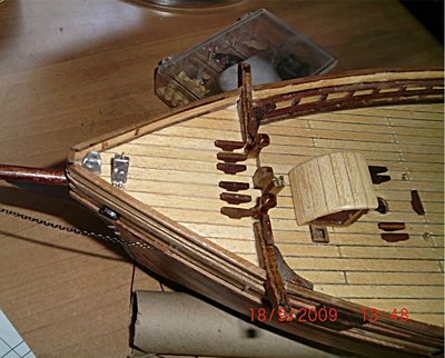 grillete del stay de foque, soporte de la botavara de la trinquetilla y cornamusas de proa