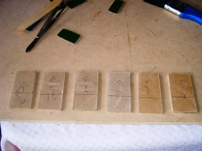 marque las puertas sobre una tira de mdf de 4ml. y corte