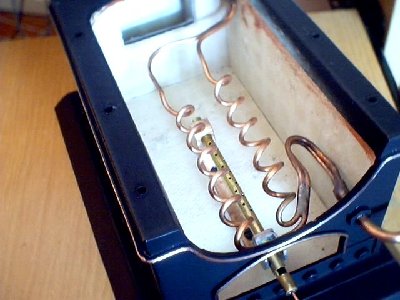 vista de la aislacion interna y del serpentin de sobrecalentamiento, estos caños son los unicos que use soldadura de plata para unirlos.