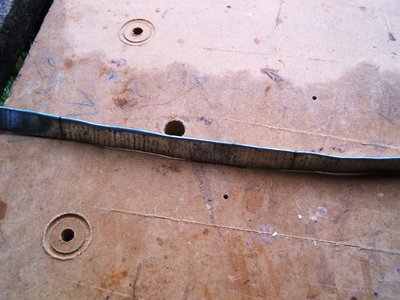 lamina repito esta es galvanizada, se puede pelar y oxidar, aunque puedo conseguir la lamina de acero que no oxida.