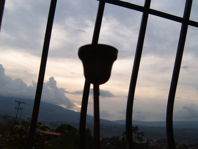 aqui les dejo una vista de un  atardecer en mi tierra...