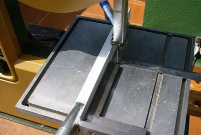Foto 1 A.  Preparo la sierra para cortar listones de 1 centímetro de grueso.
