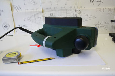 Brida para pulsar el interruptor de cepillo