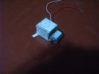 el resto del circuito y cables, se puede hacer un pequeño orificio en cubierta, para colocar las partes electronicas, como un variador y bateria,demas...
