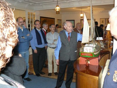 Jose Luis Gallego mostrando el Rumengol