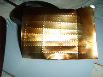os dejo este metodo, en mi caso por carecer de materiales, cuando haga mi modelo forrado con placas de cobre, sera asi... espero sirva de ayuda...