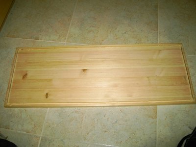 lo siguiente es hacer un surco en la madera por donde ira el cristal