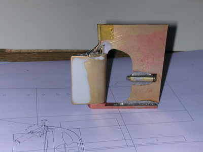 Codaste y timón (currentiforme y compensado), con el tornillo de M4 para la hélice.