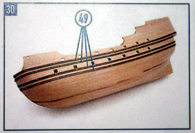 esta es la foto de las instrucciones del kit. igual, mide 5 x 4 cm.... no se ve nada en ella, pero muestra los cintones paralelos a las troneras...