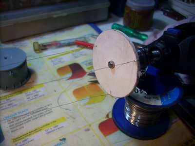 EN UN EXTREMO VA EL TORNO QUE SE HARA GIRAR LENTAMENTE