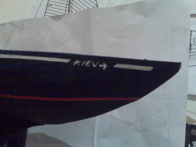 Sin querer terminé pintando el barco con los mismos colores de la bandera rusa, por ello decidí llamarlo KIEV