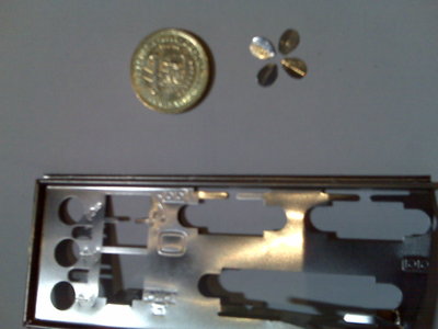 Estas son las palas nuevas que estoy haciendo para la hélice. las saque de una tapa de pc.