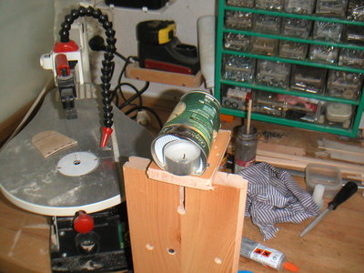 Aqui está el bote, con su velita dentro, listo para comenzar.<br />Este bote ya ha doblado muchos listones.
