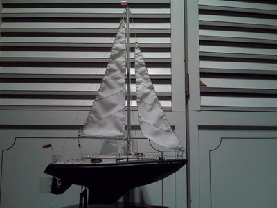 El crucero con las velas puestas de forma temporal.