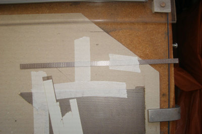 cortando barritas del inox(com Dremel) solo inox es duro demas para uso en los hangares(catwalk) bases perforadas<br /> hasta