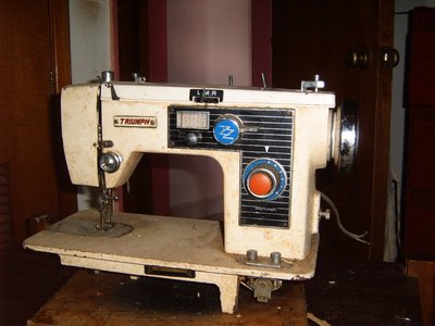 maquina de coser viejita ya...