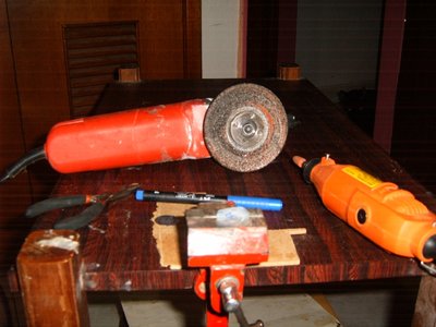 luego de marcar la forma del aspa, en el circulo... uso la lijadora y motortur para rebajar y lijar..