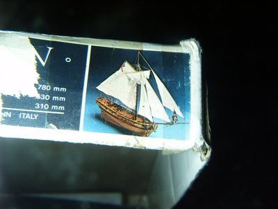 Esta seria la foto del barco, coloque la de la caja, por un lado..