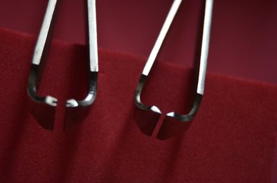 Pinzas para poder coger piezas muy finas.