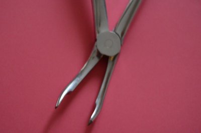 Estas son unas tenazas de dentista, muy robustas para realizar trabajos de fuerza.