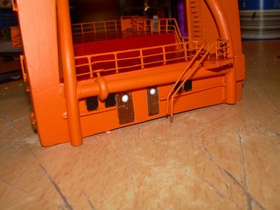 coloco las puertas ya barnizadas y simulo los cristales con micro kristal klear (aún esta fresca) en esta foto<br />el producto: http://www.mabar.es/producto/c/2326/218/0/MICRO-KRISTAL-KLEAR.htm