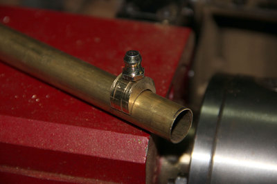 Tubo con la engrasadora.