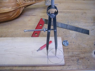 Empezaremos por dibujar en la madera el diámetro exterior.