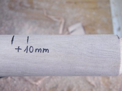 Como antes os he dicho, le he dado 10 mm de más al largo de la pieza.