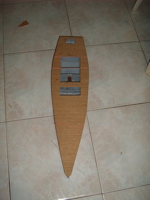 pegue la cubierta, y sujete con bandas de goma, luego puse peso encima..