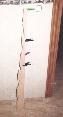 La prolongacion de la quilla y que se coloca en la parte inferior de popa. Fijaos que por altura, llega al interruputor de la pared.