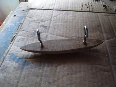 coloco dos cancamos para poder jalarlo luego de secar el yeso..