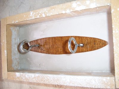 meto la pieza sumergiendola un poco, recordar que el piso del molde debe ser gruesito...