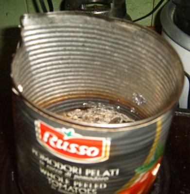en una lata donde venian tomates, la use para derretir el plomo en una estufa electrica o cocinilla..