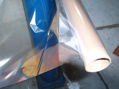 usare este papel que le llamamos aqui celofan, lo utilizan para envorver regalos, y objetos grandes, que se quieran regalar, ..