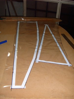 volteo el papel, y nos queda asi por el otro lado el orillo... se ve el blanco del dorso del papel contac