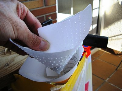Colocación del filtro y el depósito de papel.